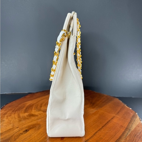 Vintage Chanel White 31 Shopping Tote - Picture 5 of 14